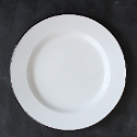 Plato Playo Enlozado Blanco-Negro x 24 cm.